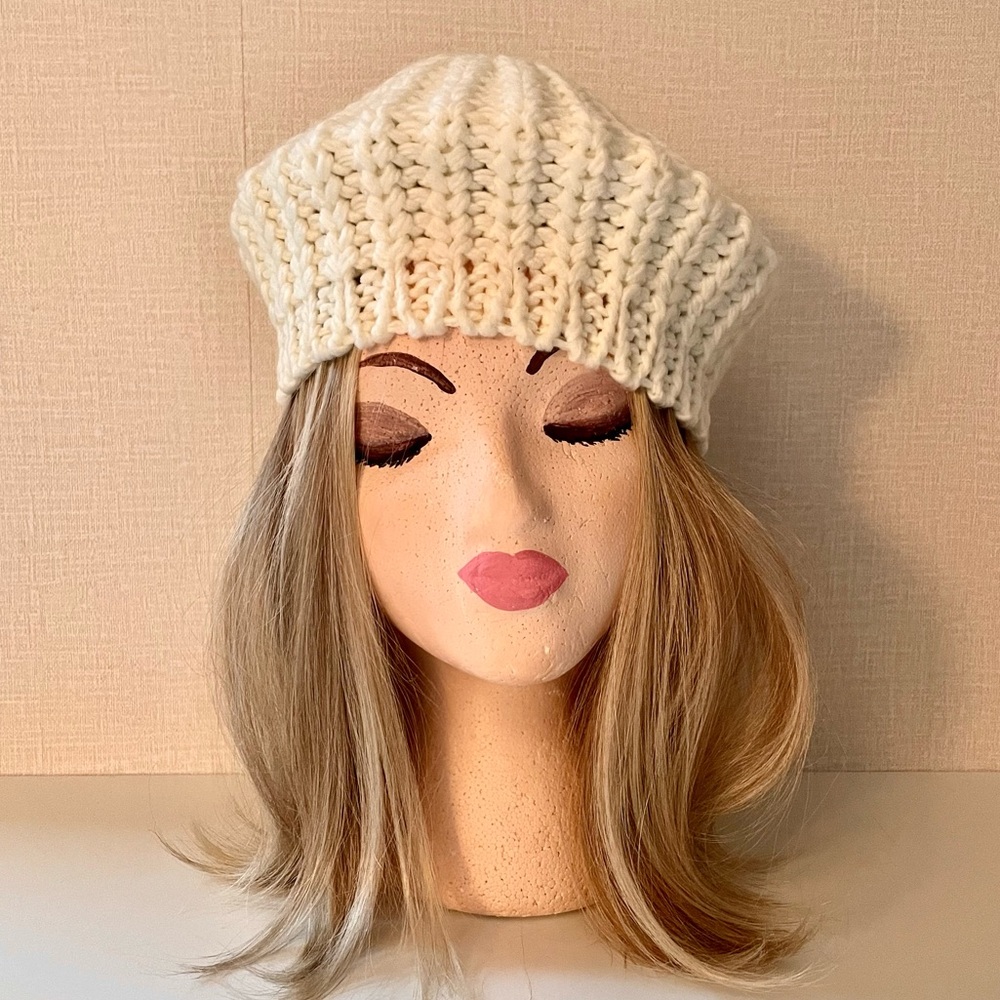 Ladies Knit Beret, Creamy Ivory, Classic, Cozy, 10” Diameter, Hand Knit???